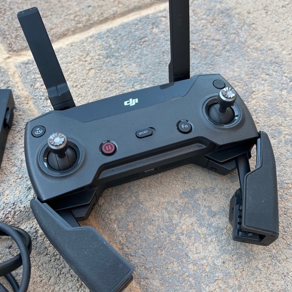 DJI Spark (Fly More Combo) - Picture 5 of 7